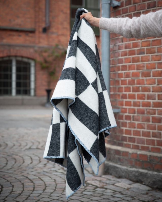 Ullpledd BØLGE - sort/hvit